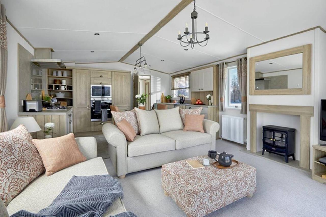 Captivating Bluebell Lodge 2-Bed Cotswolds Caravan Сайренсестер Екстер'єр фото